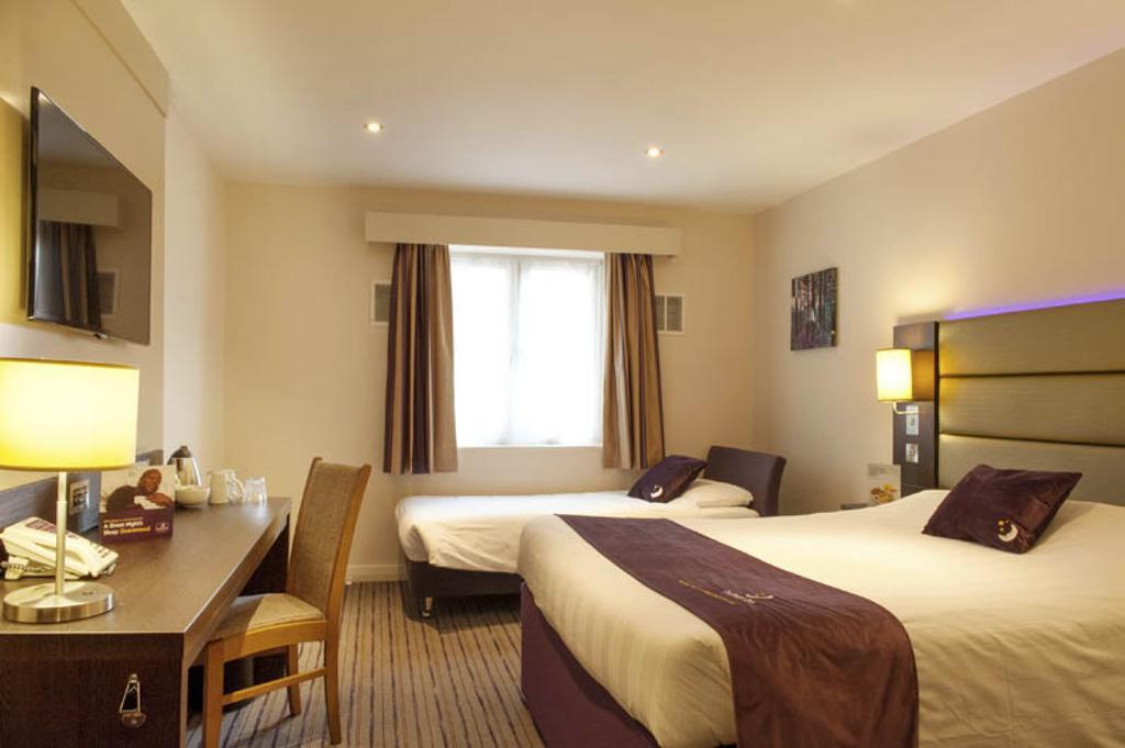 Premier Inn Алдерсхот Экстерьер фото