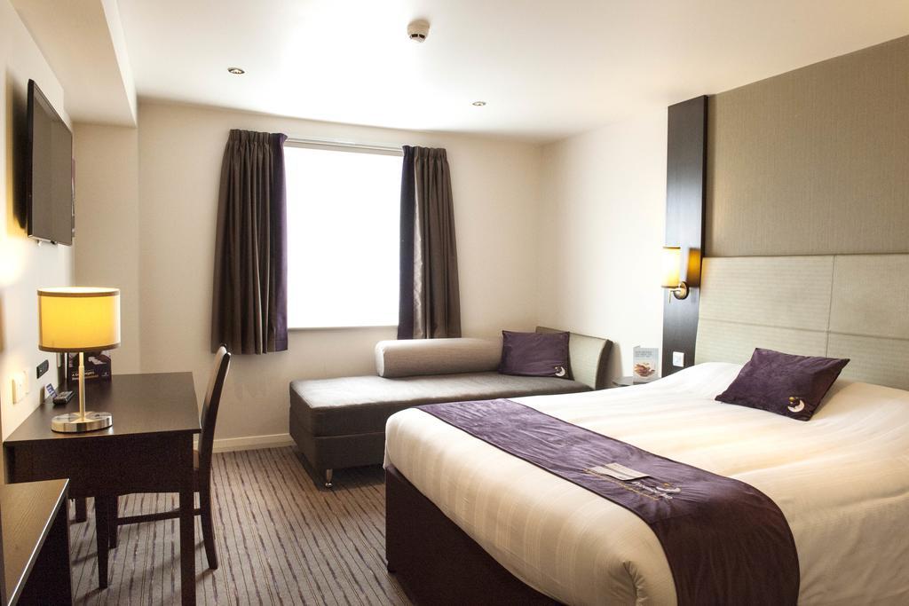 Premier Inn Алдерсхот Экстерьер фото