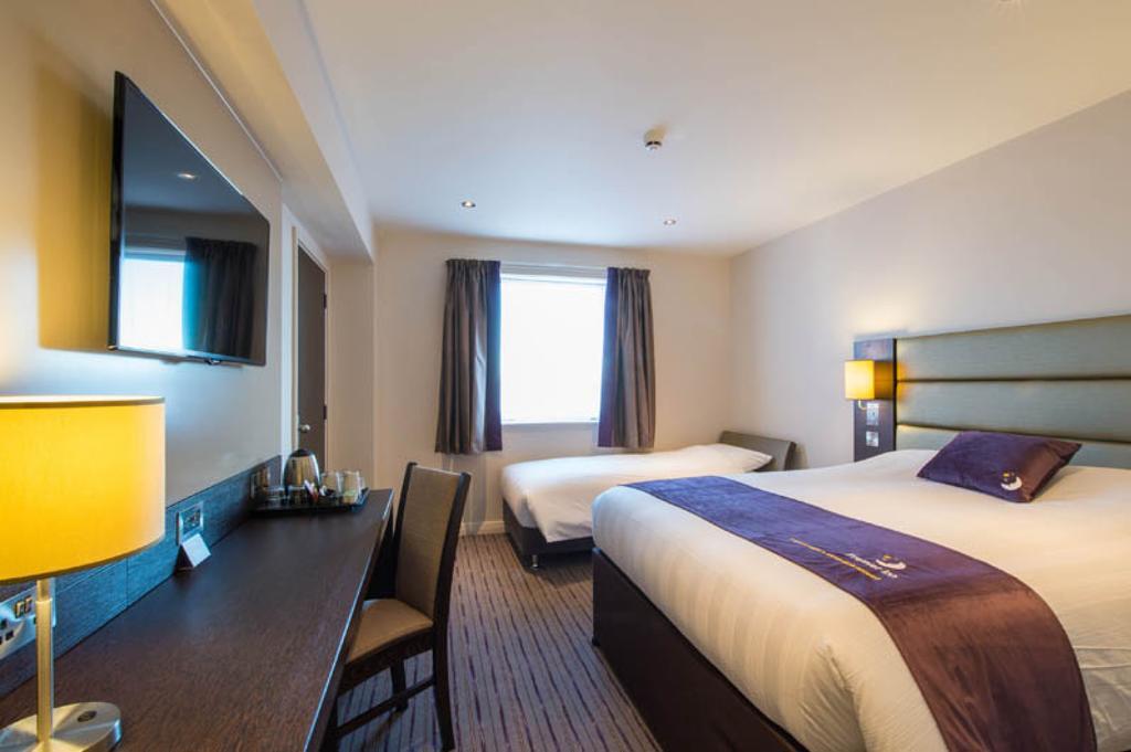 Premier Inn Алдерсхот Экстерьер фото