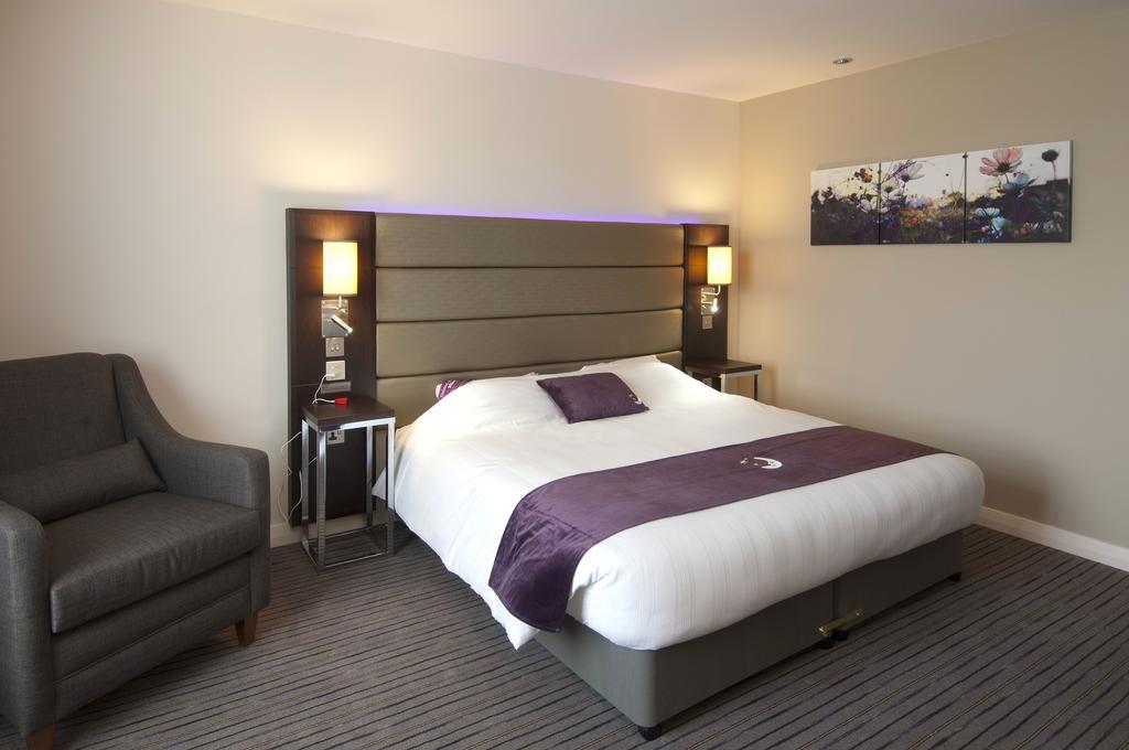 Premier Inn Алдерсхот Экстерьер фото