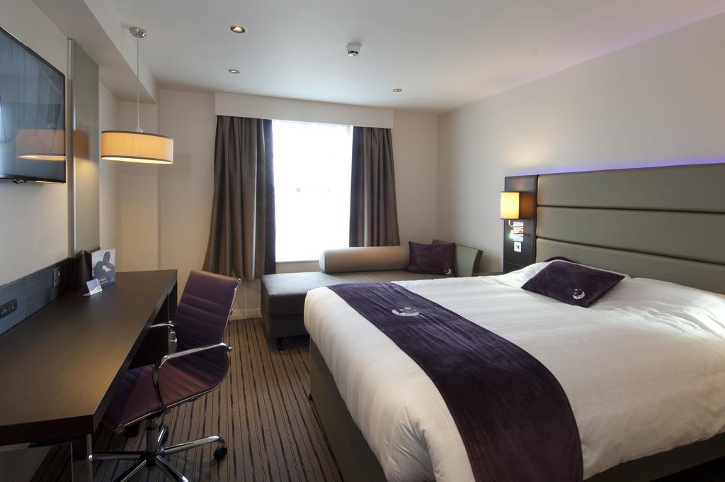 Premier Inn Алдерсхот Экстерьер фото