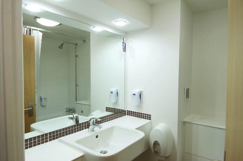 Premier Inn Алдерсхот Экстерьер фото