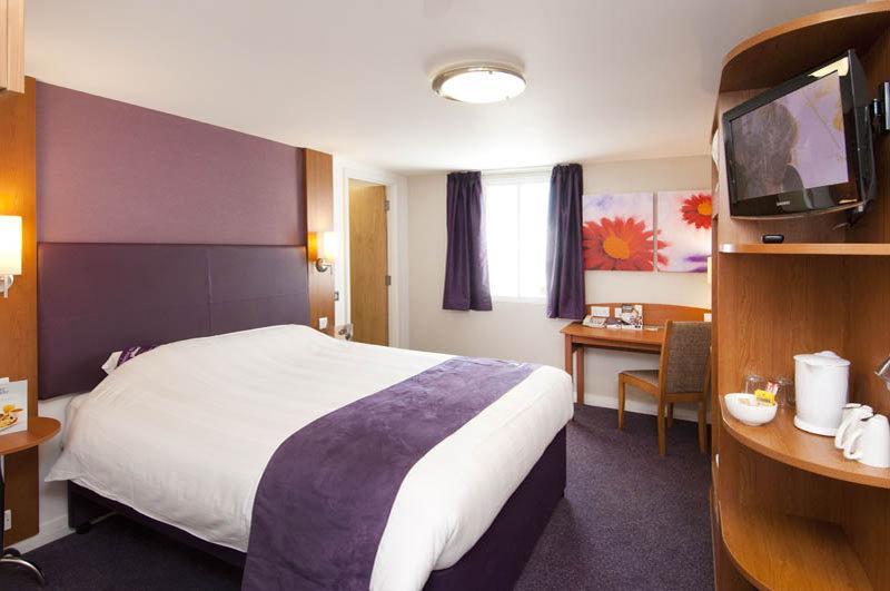 Premier Inn Алдерсхот Экстерьер фото