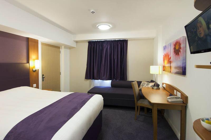 Premier Inn Алдерсхот Экстерьер фото