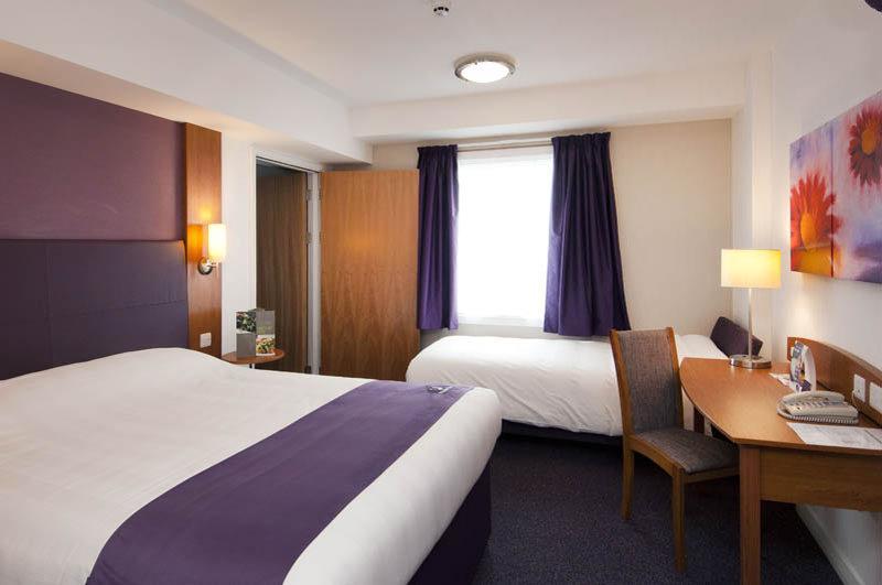 Premier Inn Алдерсхот Экстерьер фото